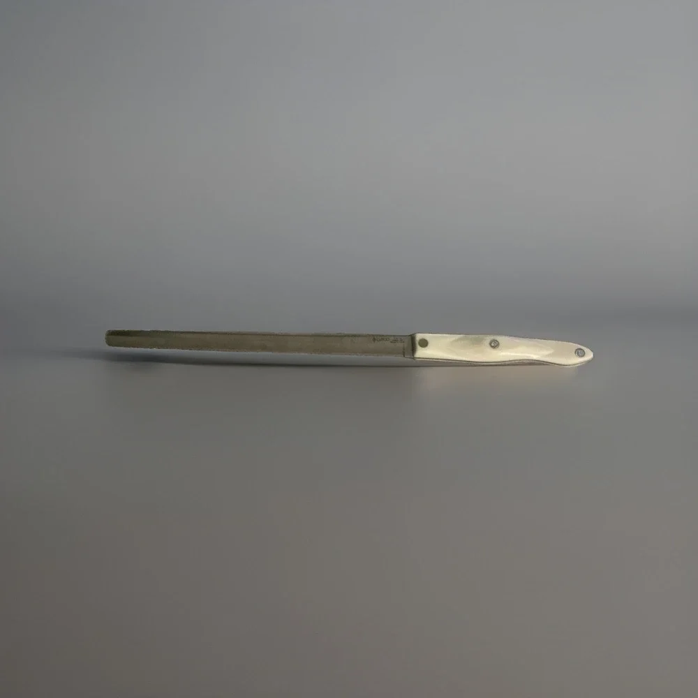 Cutco Large Slicer Bread Knife 1724 JJ Serrated Pearl White Handle Made in USA